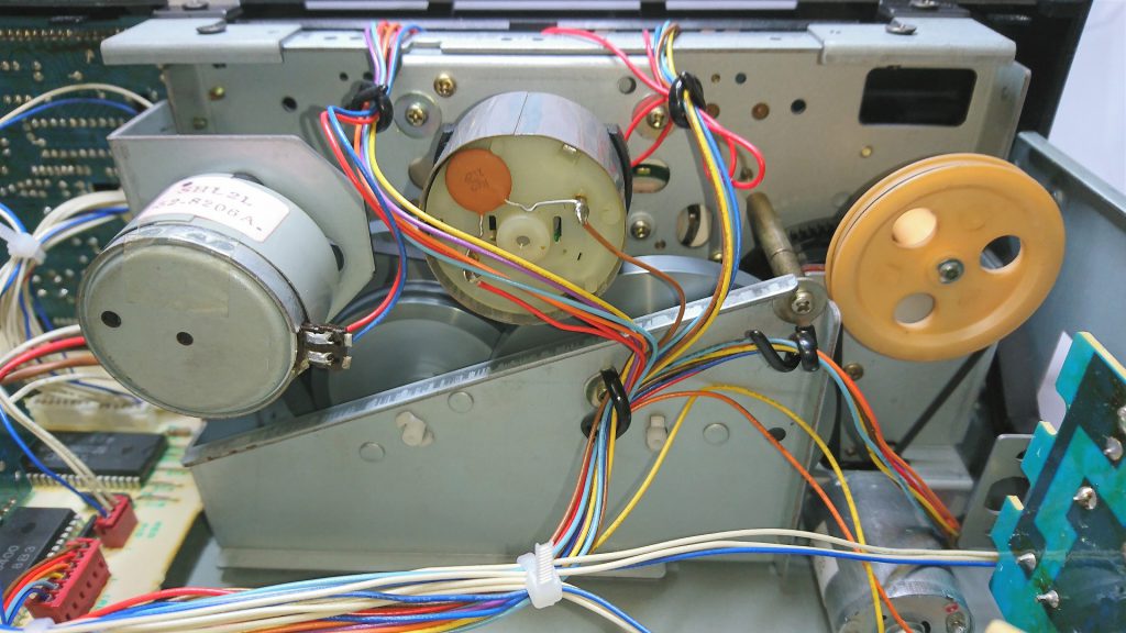 TEAC V-870 メカニズム後ろ側